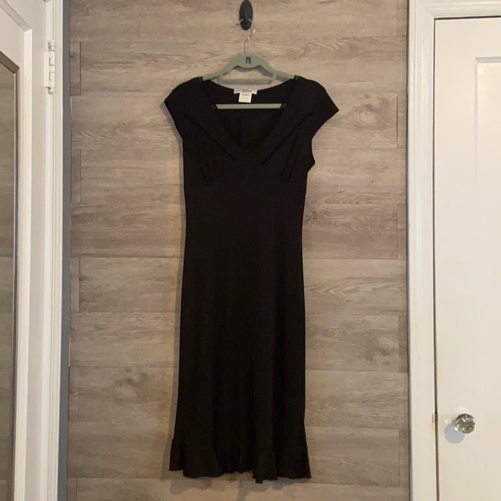 La Bella black cap-sleeved dress